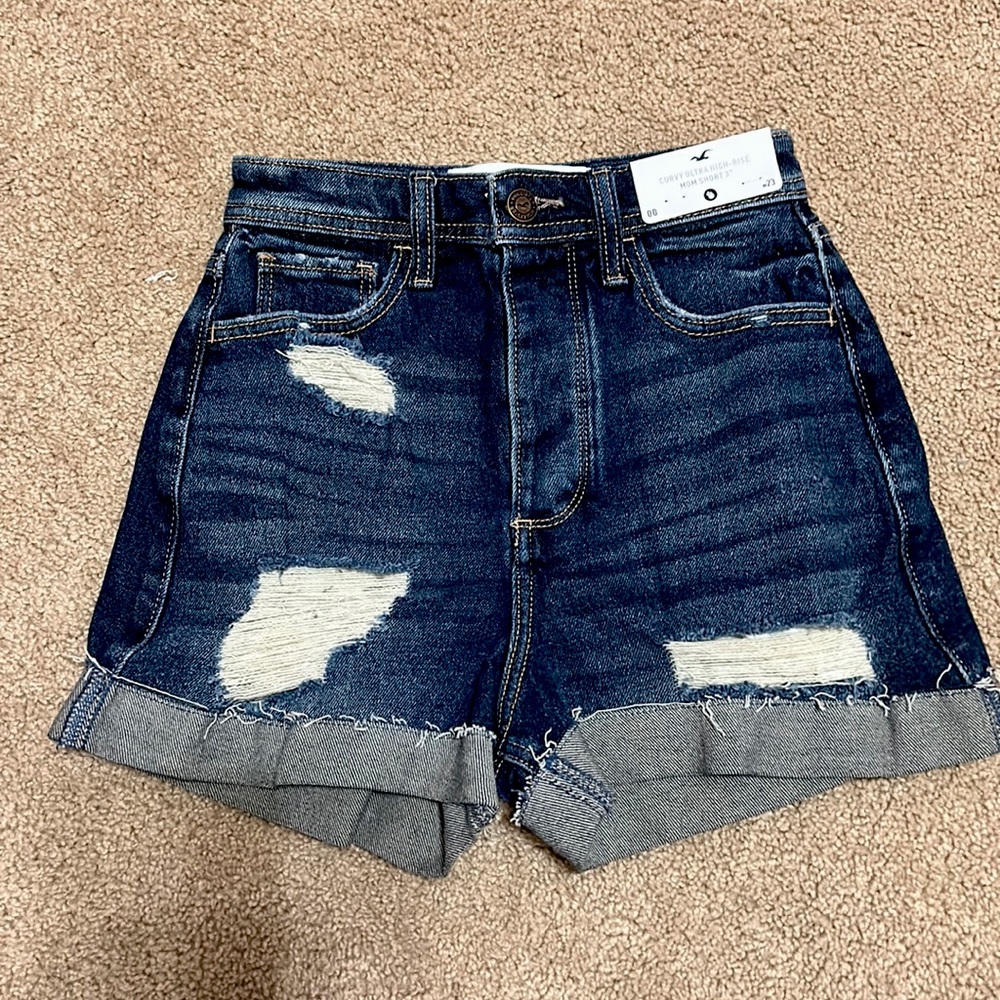 Hollister curvy ultra high-rise mom short 3”
